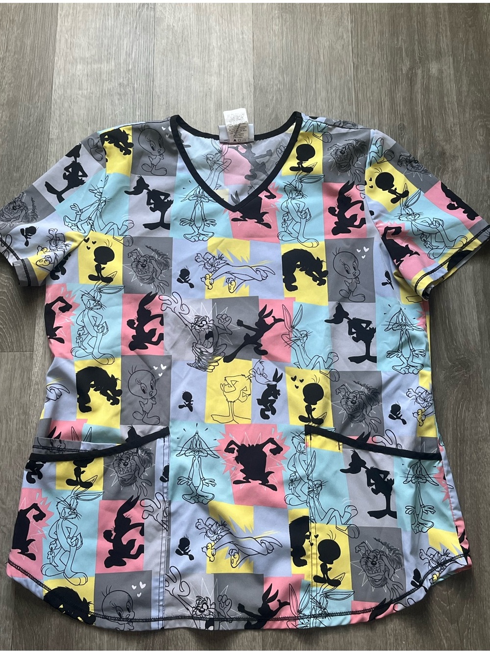 Women’s Medium Looney Tunes Scrub Top